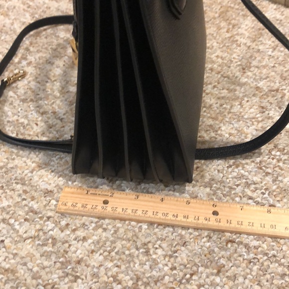 Michael Kors Black Satchel Crossbody Handbag w/adjustable strap & key holder - Picture 4 of 14